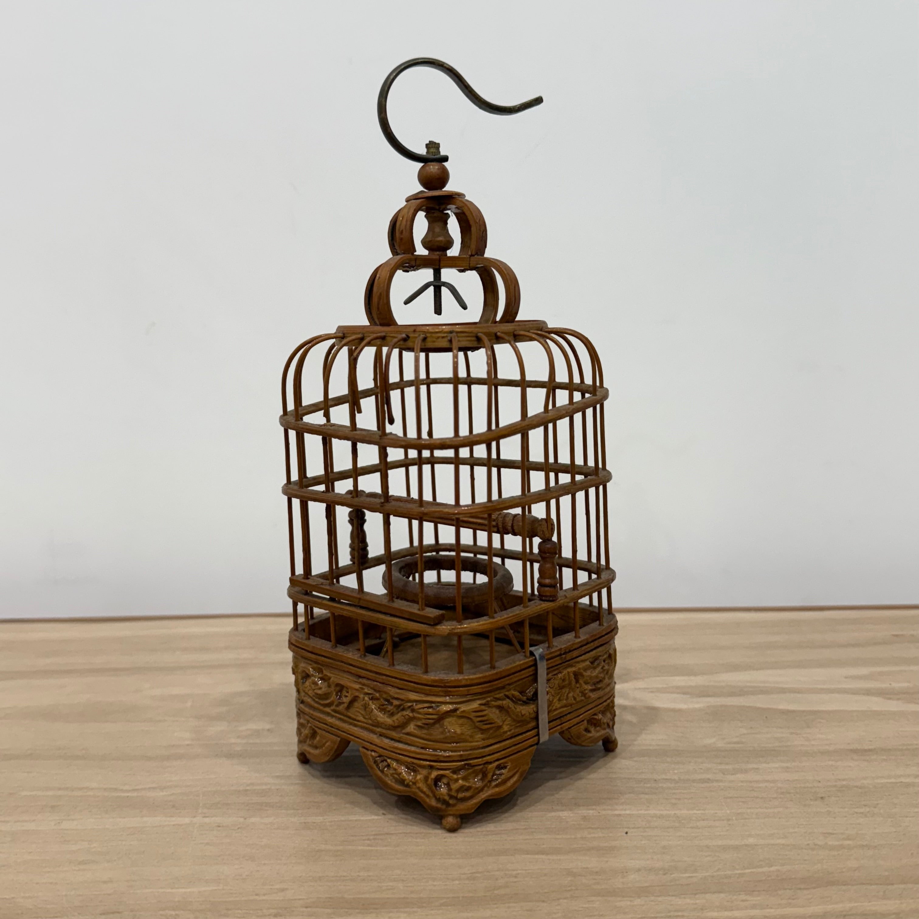 Cricket cage