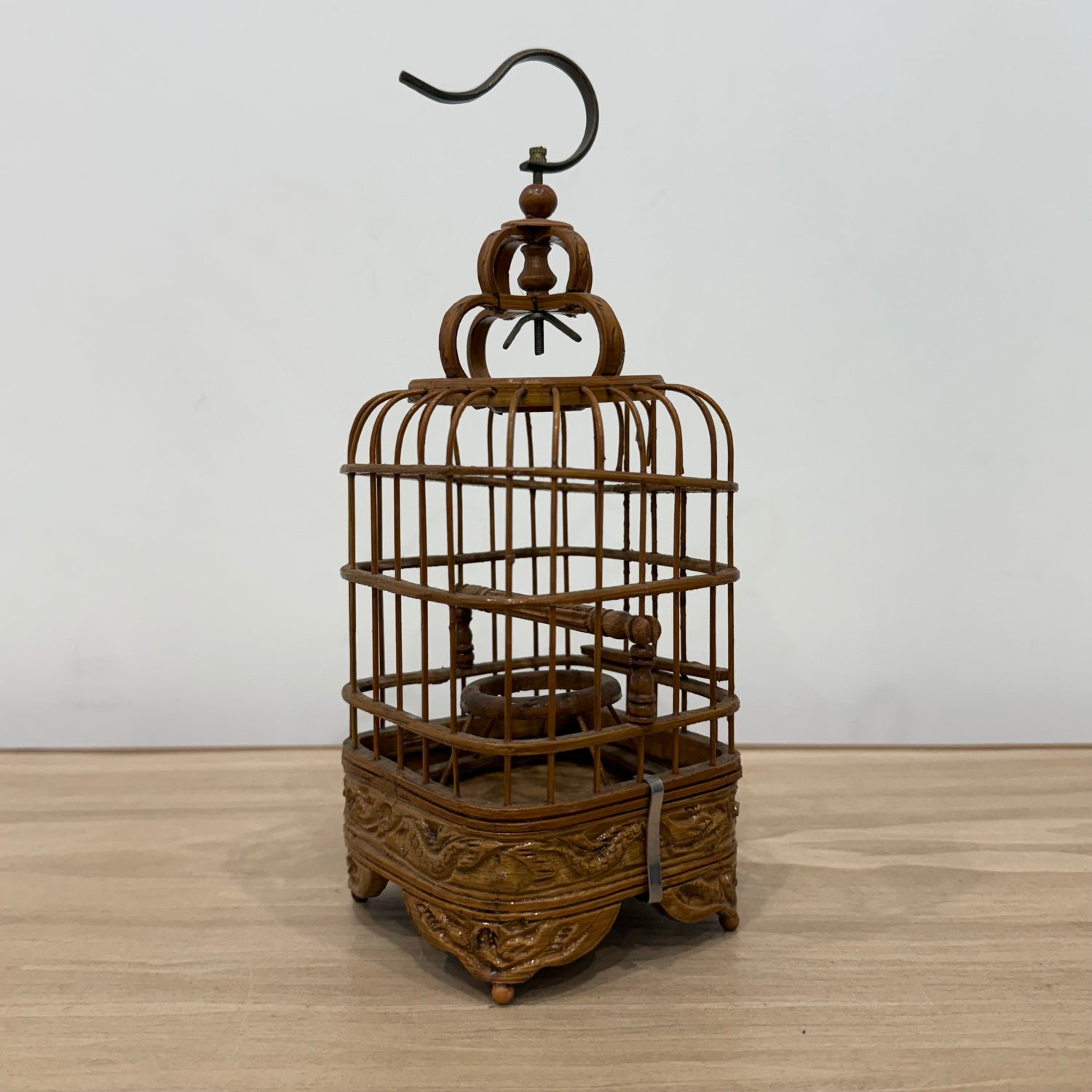 Cricket cage