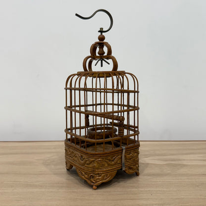 Cricket cage