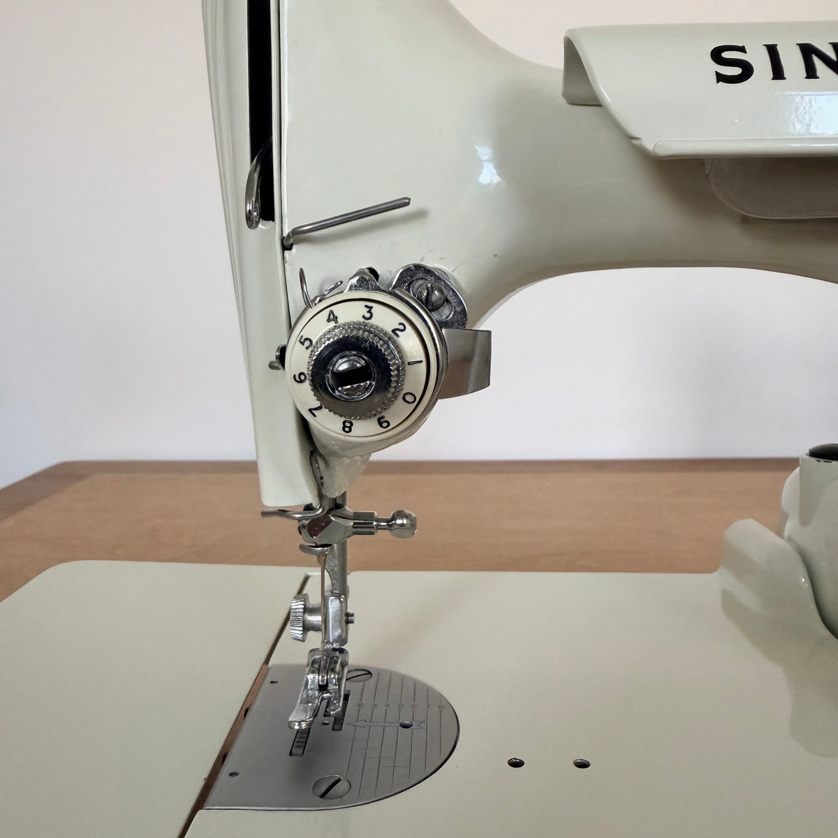 Singer Featherweight 221K Sewing Machine with Case &amp; Accessories