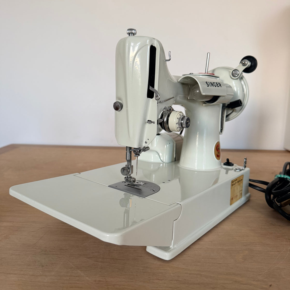 Singer Featherweight 221K Sewing Machine with Case &amp; Accessories