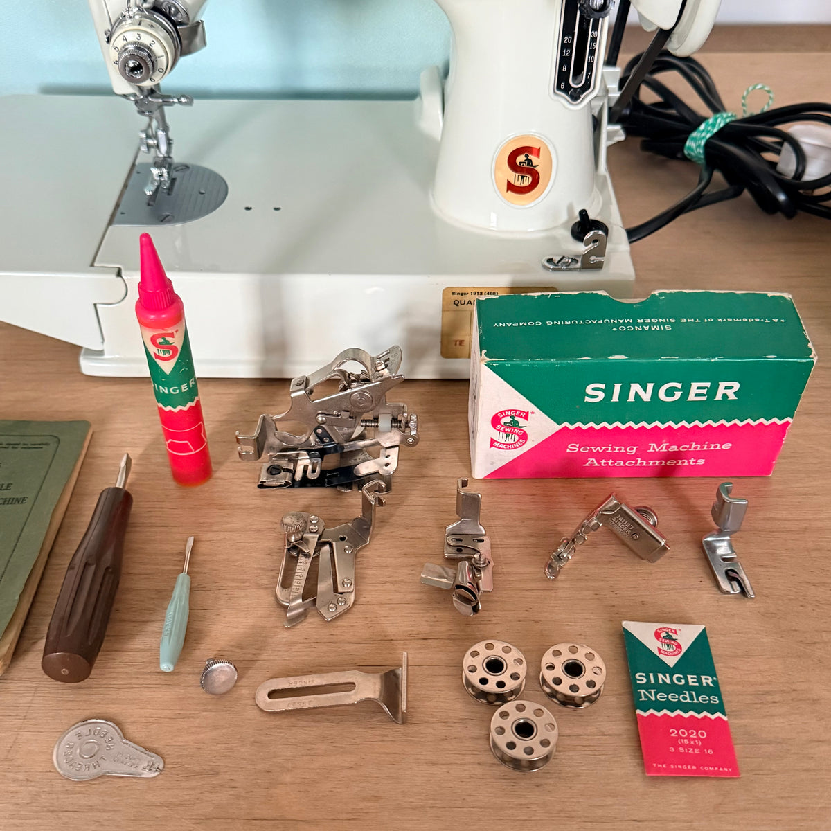 Singer Featherweight 221K Sewing Machine with Case &amp; Accessories