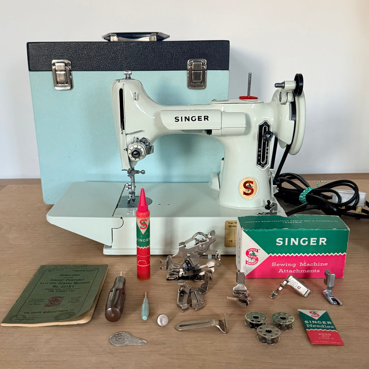 Singer Featherweight 221K Sewing Machine with Case &amp; Accessories
