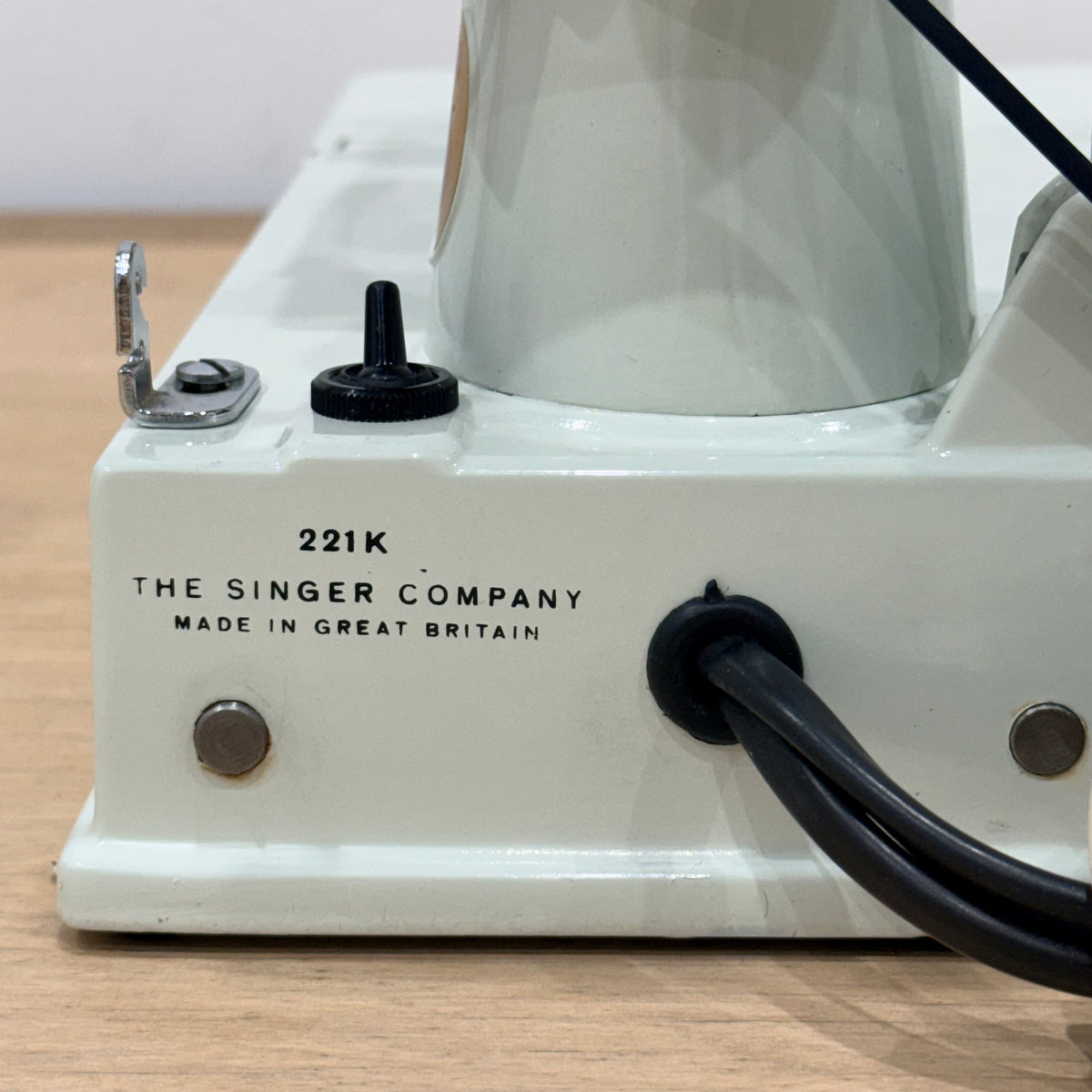 Vintage White Singer Featherweight 221K Sewing Machine – 1964