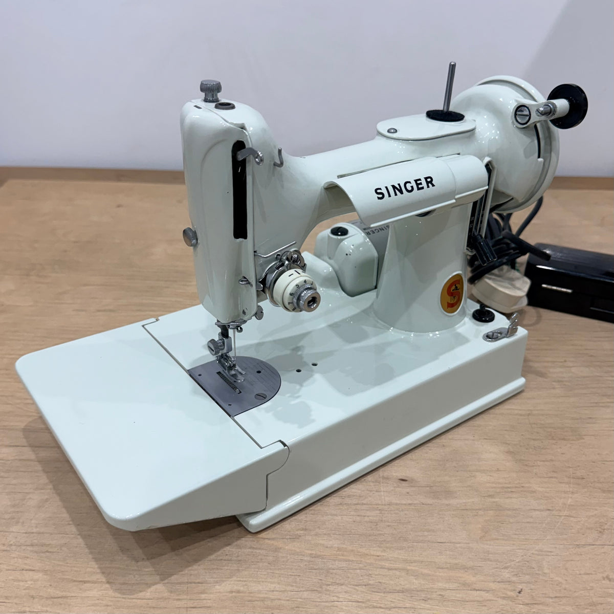 Vintage White Singer Featherweight 221K Sewing Machine – 1964