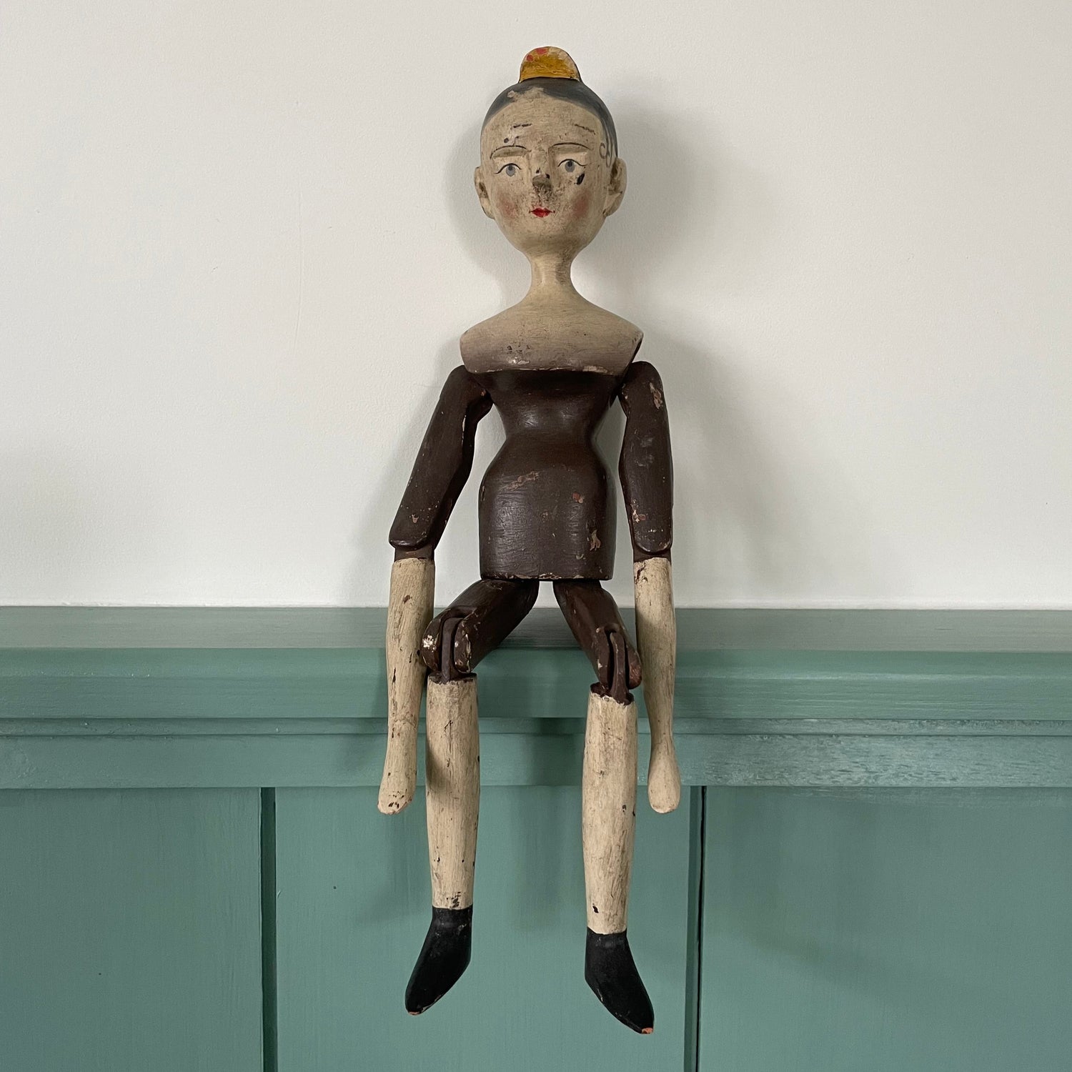 19th Century Grodnertal Tuck Comb Wooden Doll – Hand-Painted Peg Wooden Doll