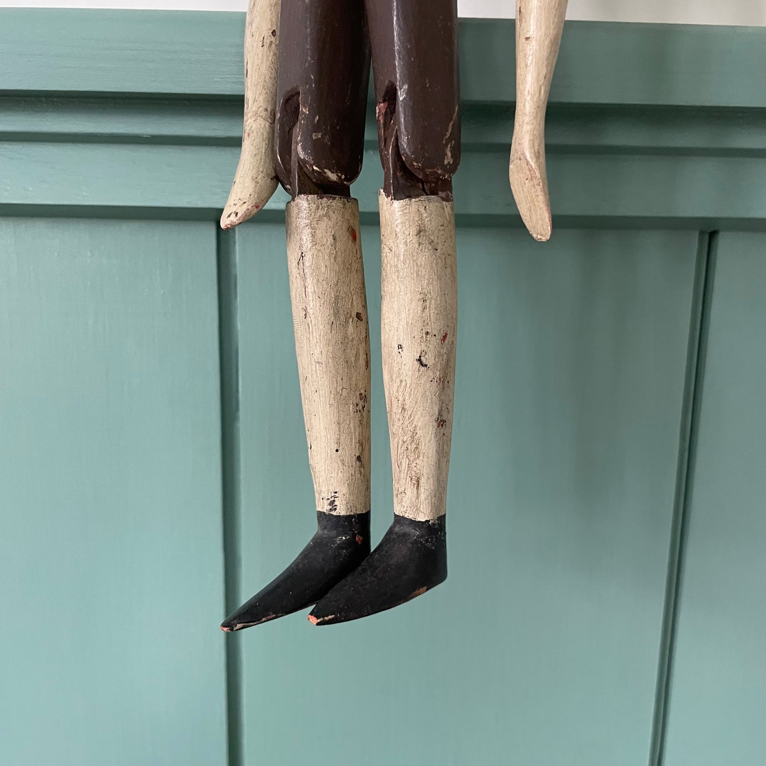 19th Century Grodnertal Tuck Comb Wooden Doll – Hand-Painted Peg Wooden Doll